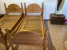 Arvenholz - Bett mit Lattenrost aus massivstem Holz