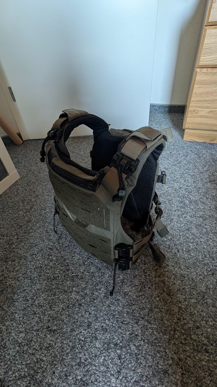 Protezioni & Imbottiture: Agilite K19 - Plate Carrier mit Backflap Adapter – Usato da Hemishofen venduto da ver_h78c