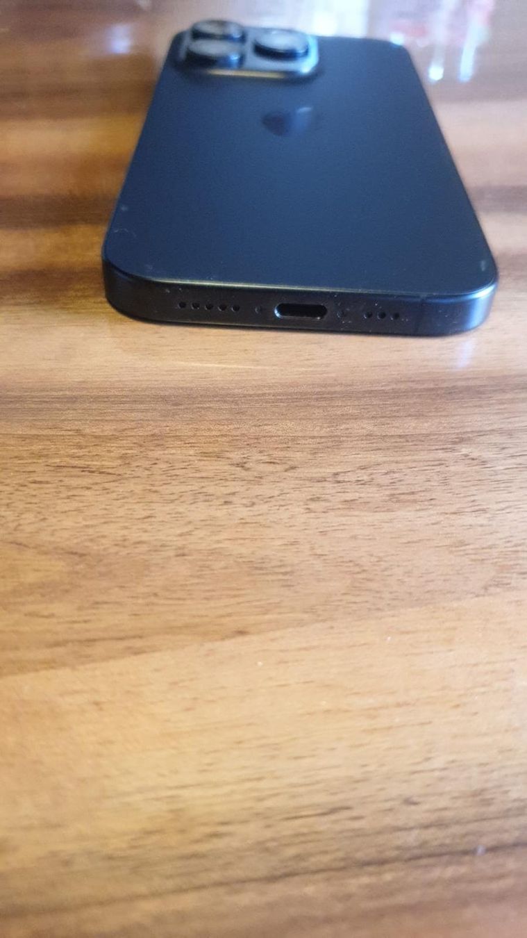 Apple Telefoni cellulari / Smartphones: iPhone 15 Pro 256Gb – Usato da Basel venduto da Ajscha7o1 4