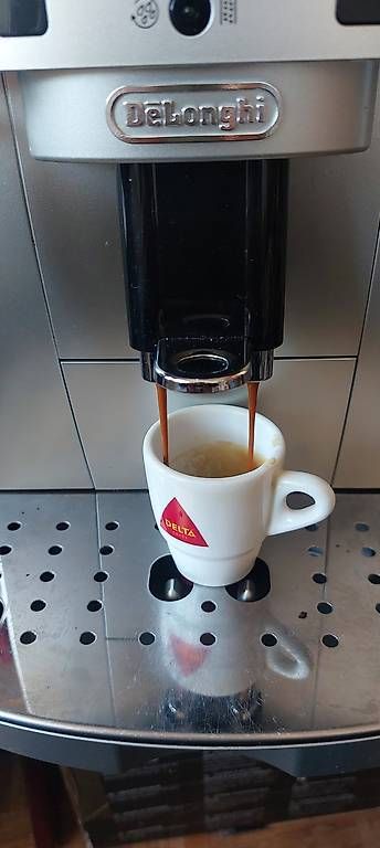 De'Longhi Kaffeemaschinen & Espressomaschinen: Splendide machine à café delonghi ecam 22.210SB . – Gebraucht aus Rolle von mro_5nyk 2