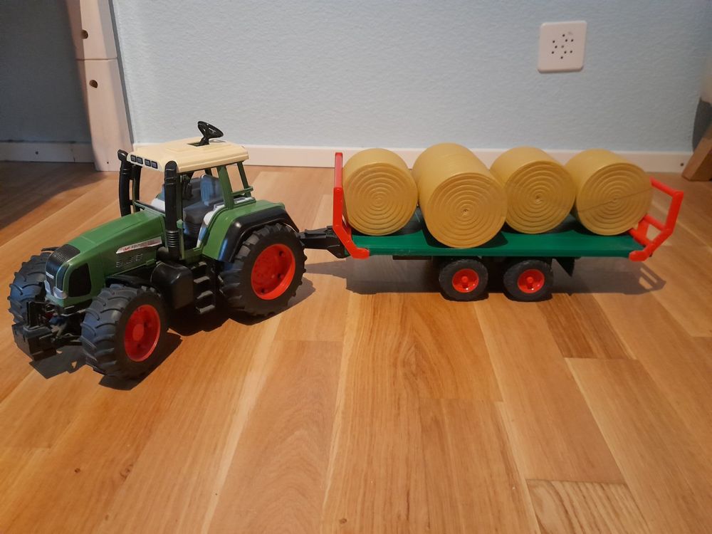  Bruder Traktor mit Anhänger (Gebraucht) in Leuggern für CHF 26 – mit 