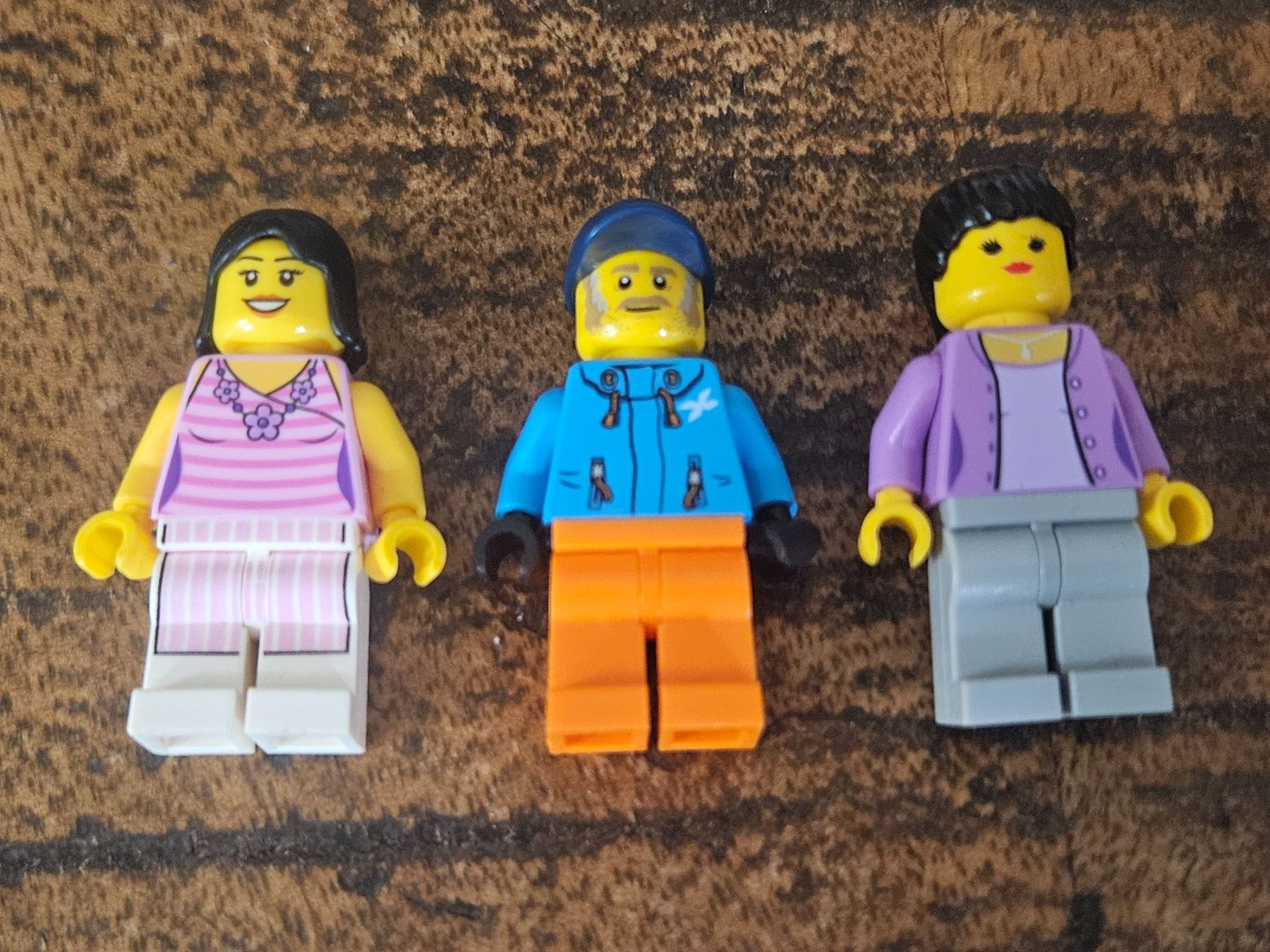 Lego Kit di costruzioni: lego lot de 3 figurines – Usato da Confignon venduto da Ecrofigs