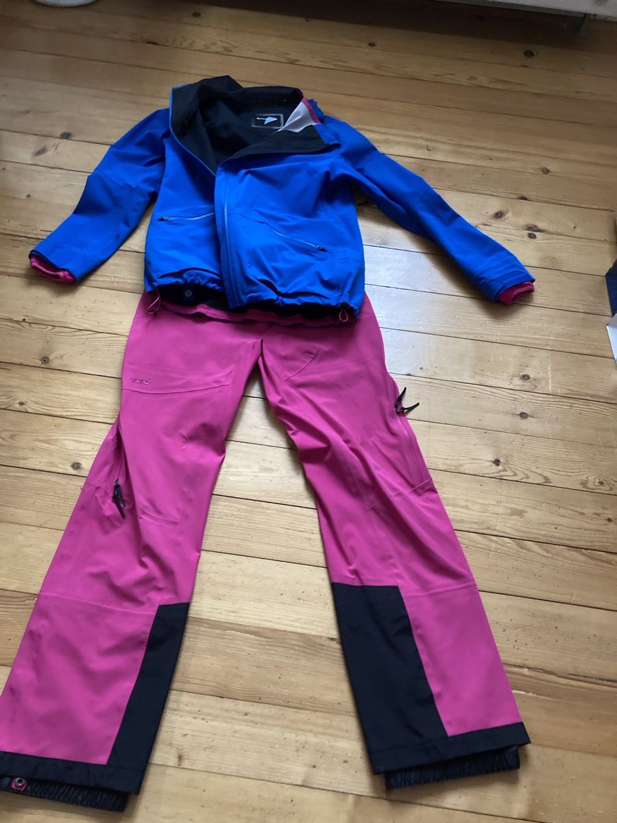 Completi & Tailleur: Neuer Skianzug – Nuovo (secondo la descrizione) da Würenlos venduto da maxli012 4