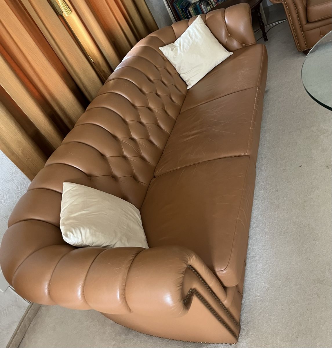 Divani: Chesterfield Balmoral style 3 seater luxury leather sofas – Usato da Zürich venduto da ajl_x6tg