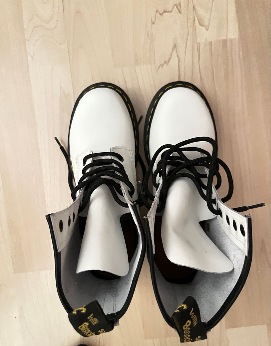 Dr. Martens Scarpe da uomo: Dr. Martens 1490 Weiss Gr. 39 – Usato da Steffisburg venduto da Johani87 5