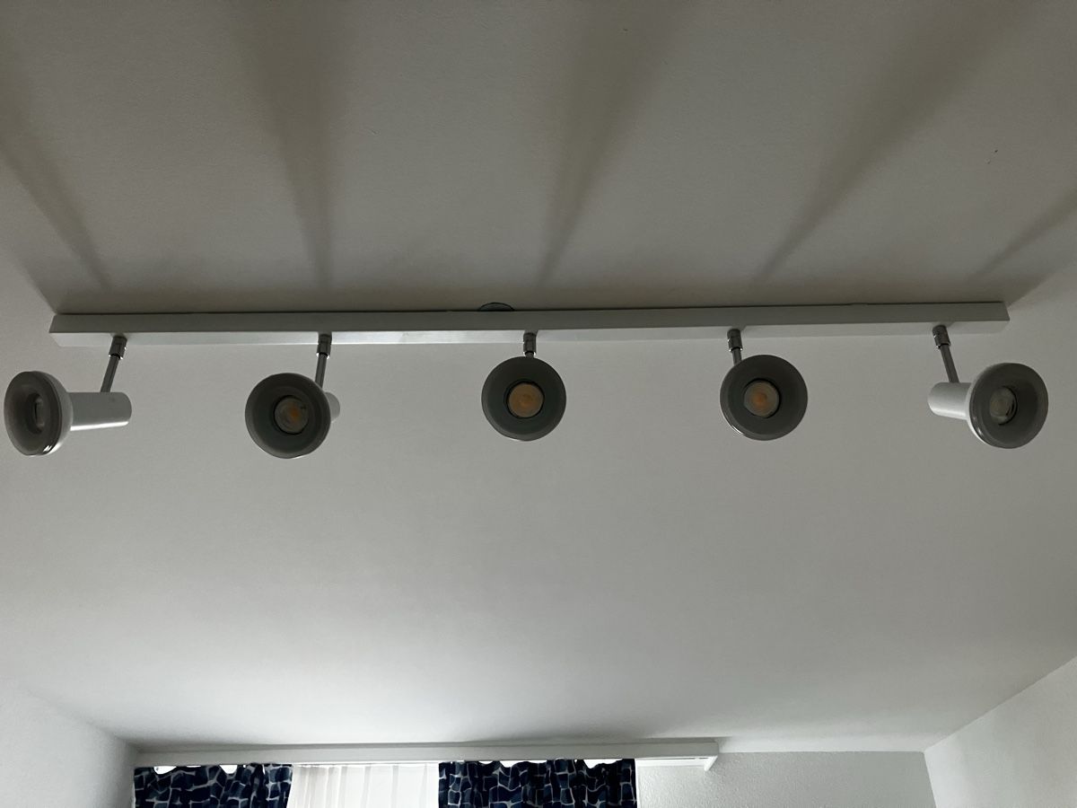 Ikea Lampadari & plafoniere: Deckenspot mit 5 Leuchten weiss Metall gebraucht – Usato da Niederhasli venduto da Jolaos 2