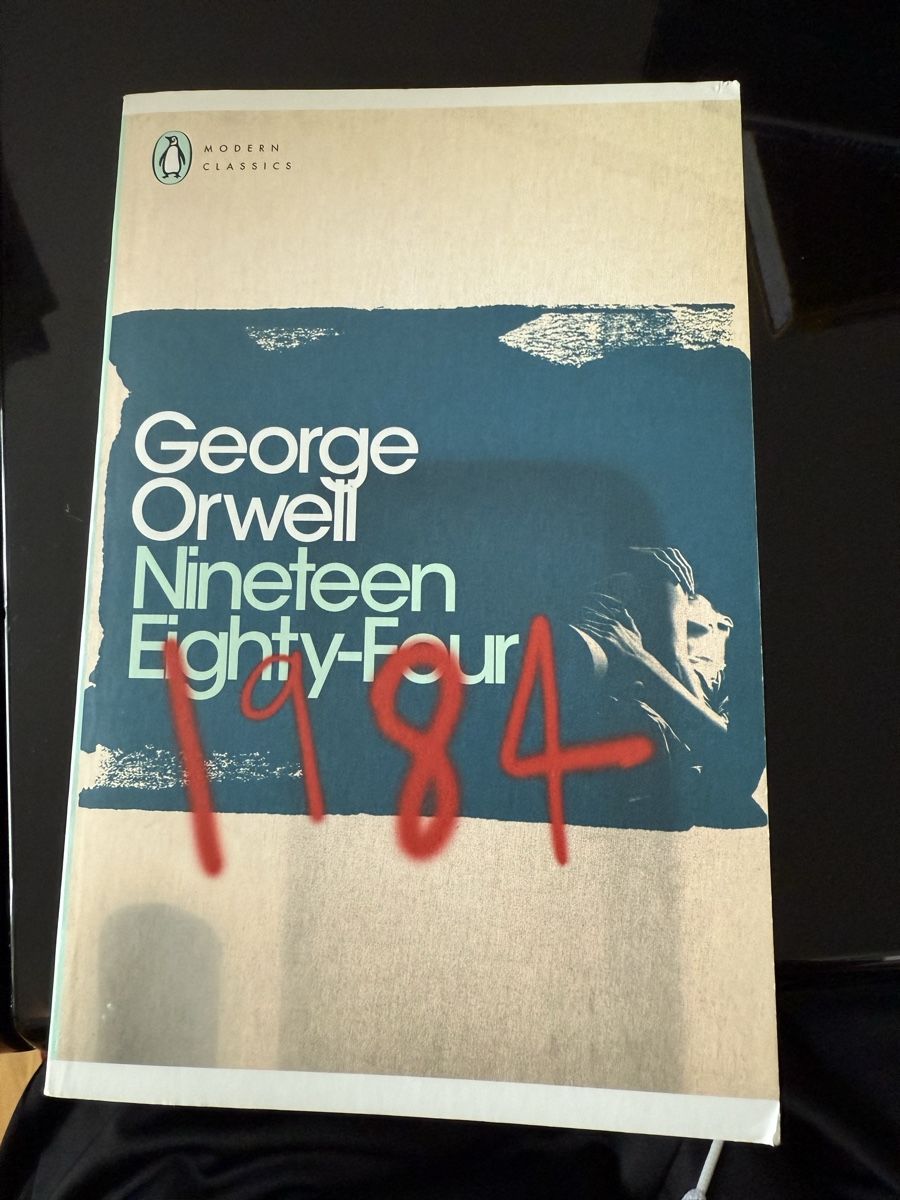 Libri: George Orwell - Nineteen Eighty-Four, Zustand sehr gut – Usato da Zürich venduto da estela22