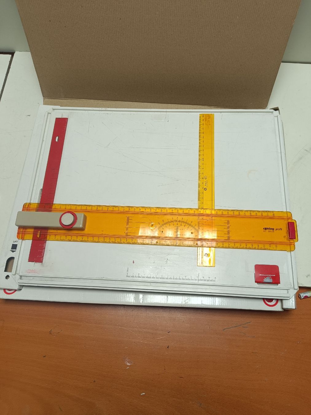 Rotring Sciablone: Rotting Profil A3 Zeichenplatte - (em330) – Usato da Künten venduto da Schnaepplihuus 1
