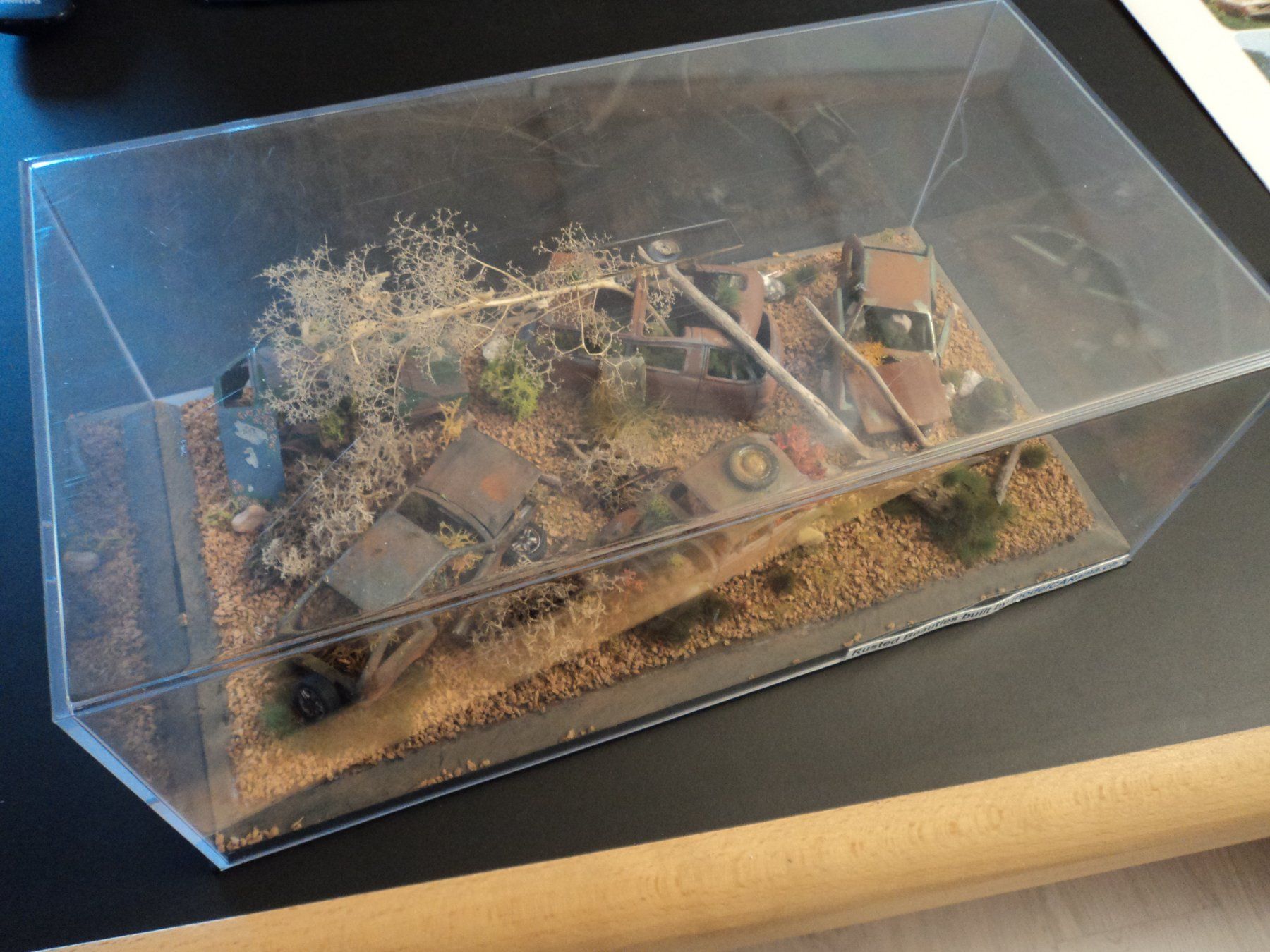 Volkswagen Modellini d'auto: Diorama Schrottplatz 1/43 mit 2x VW Scirocco, VW Käfer – Nuovo (secondo la descrizione) da Schwarzenburg venduto da modelCARama 9
