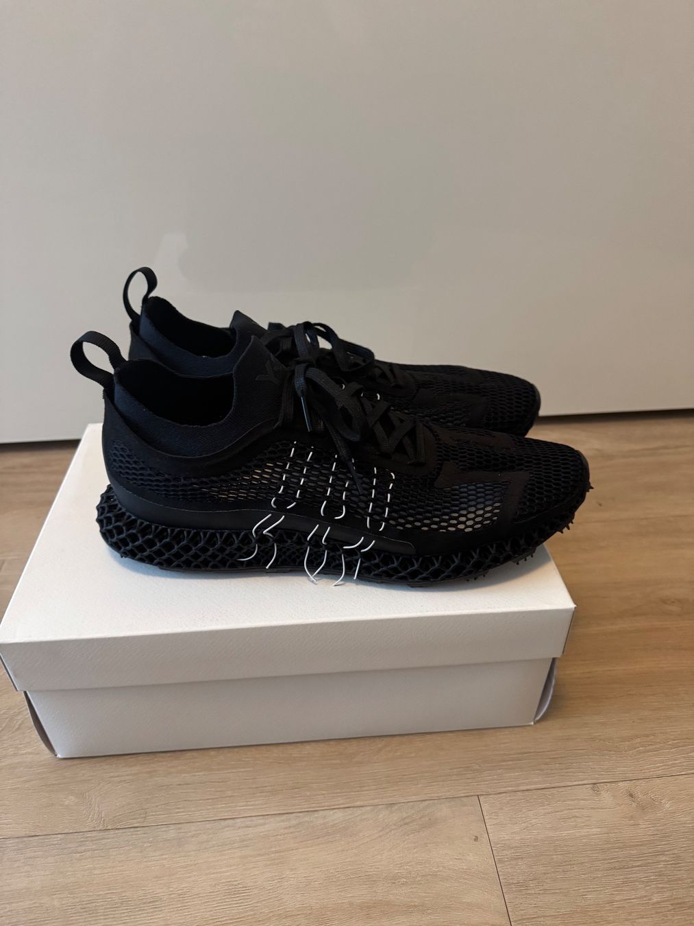 Y-3 Scarpe da uomo: Adidas Y-3 4d Runner Halo Gr. 45 1/3 – Usato da Wädenswil venduto da Sneakerio
