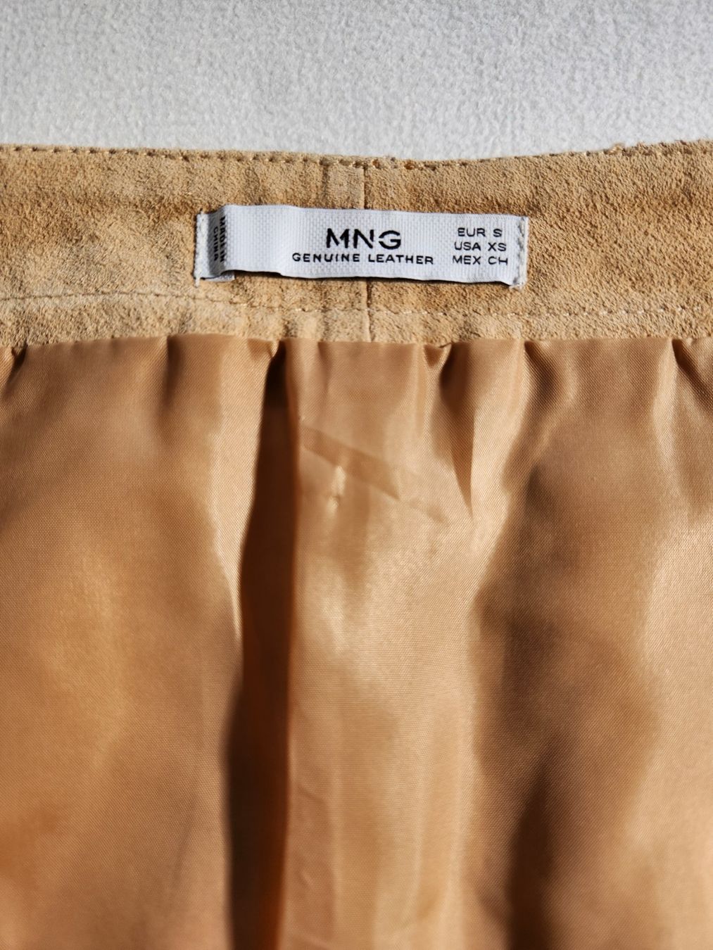 Mango Gonne: Jupe en daim Mango beige fermeture éclair taille S – Nuovo (secondo la descrizione) da Neuchâtel venduto da Virg30 3