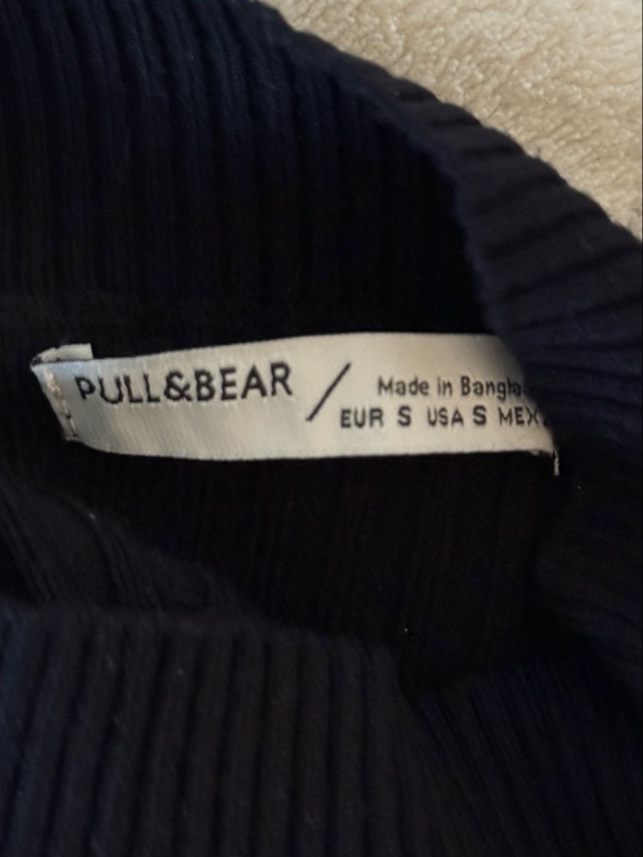 Pull&Bear Top: Pull&Bear Top noir côtelé Taille S – Nuovo (secondo la descrizione) da Les Avanchets venduto da NR07 1