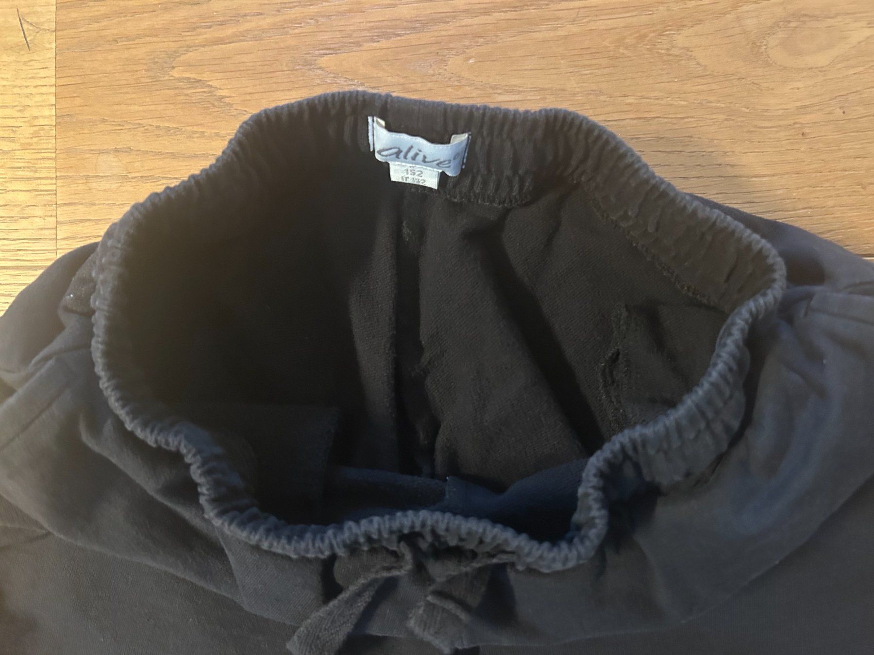 Pantaloni: Kinder- Trainerhose schwarz ALIVE 152 – Usato da Grub AR venduto da DukeStatham 4