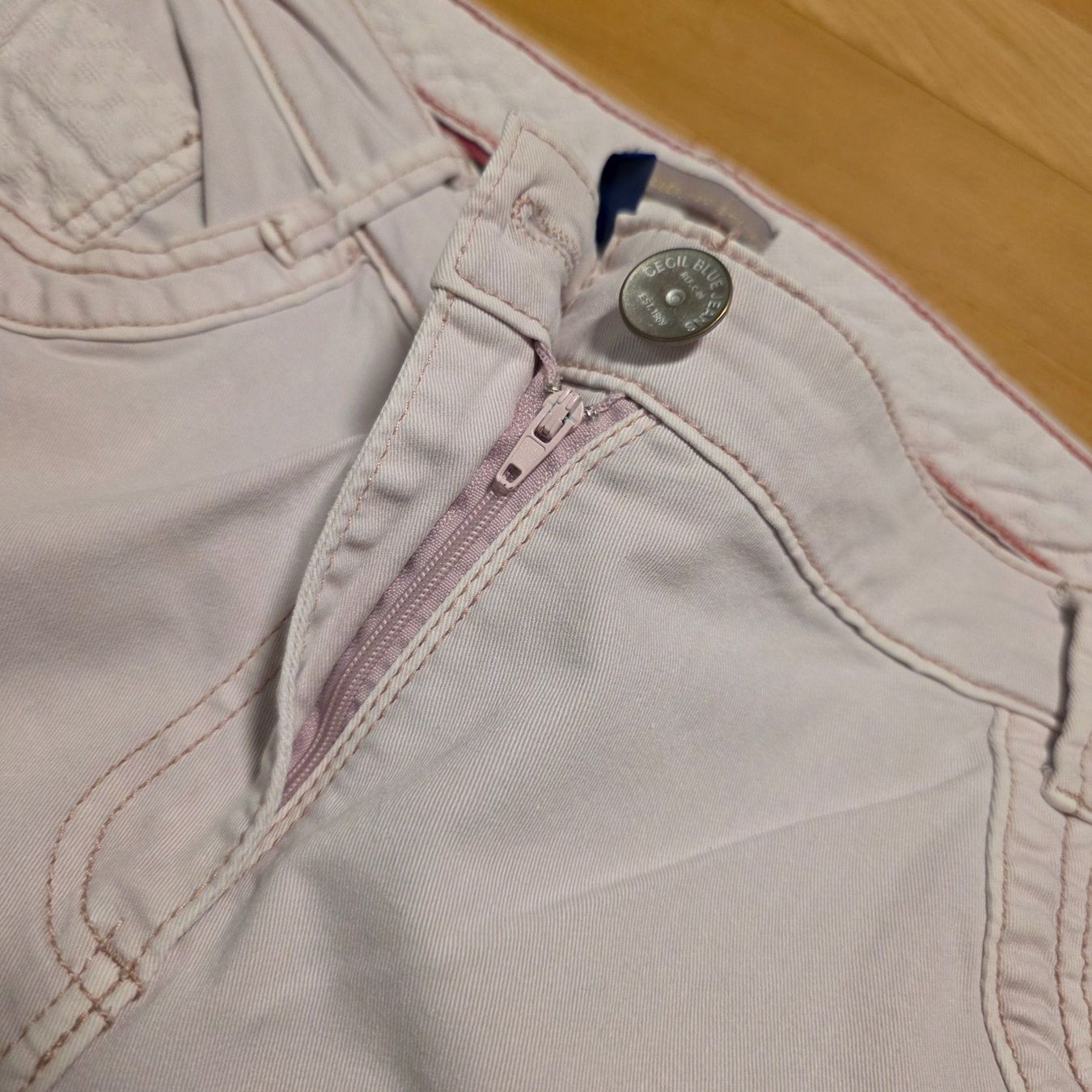 Cecil Pantaloni: Hellrosa Jeans von Cecil – klassischer Schnitt – Usato da Wald ZH venduto da CapLux 5