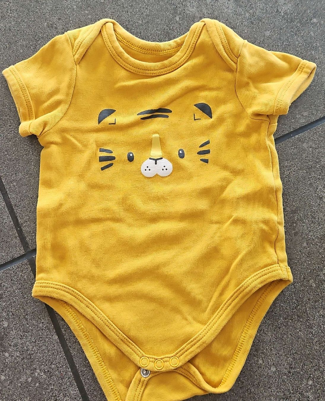 Biancheria intima: Baby Body Grösse 71cm mit Tiger – Usato da Sempach venduto da Bebla10
