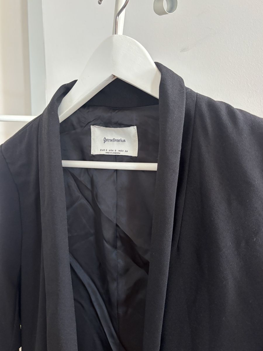 Stradivarius Giacche: Stradivarius schwarzer Blazer mit gerafften Ärmeln - Size S – Usato da Basel venduto da AnninaD97 8