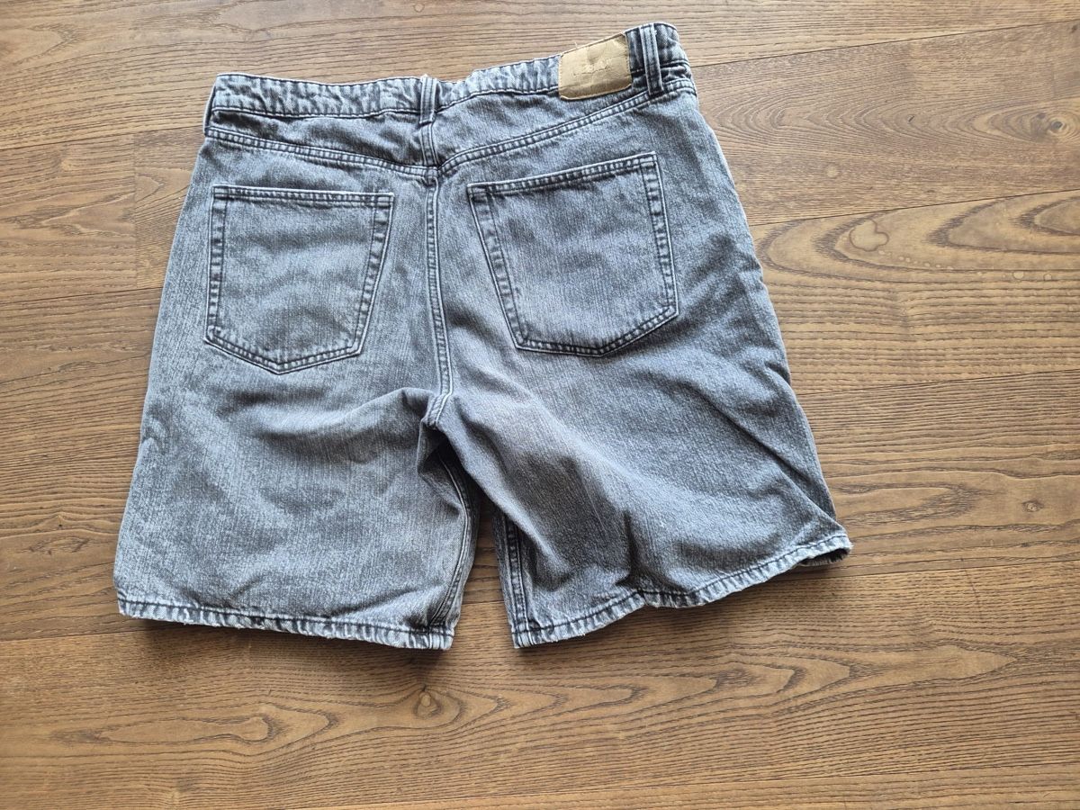 C&A Jeans: Jeansshorts Damen hellgrau, Gr. 44 – Gebraucht aus Dielsdorf von sissy04 1