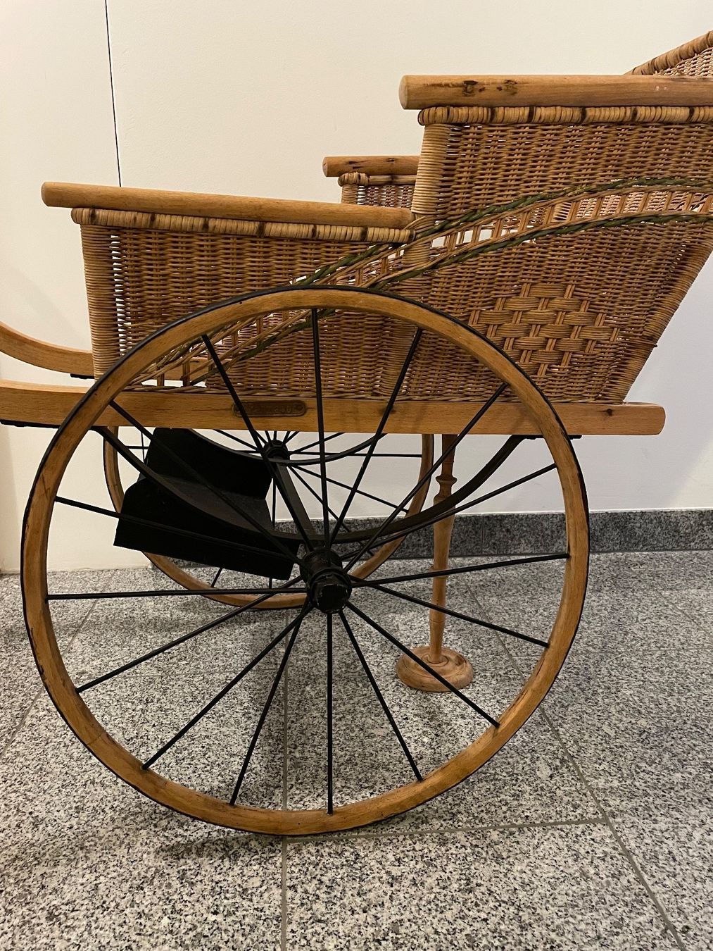 Carrozzine: Kinderwagen Antik – Usato da Thusis venduto da luna1967 2