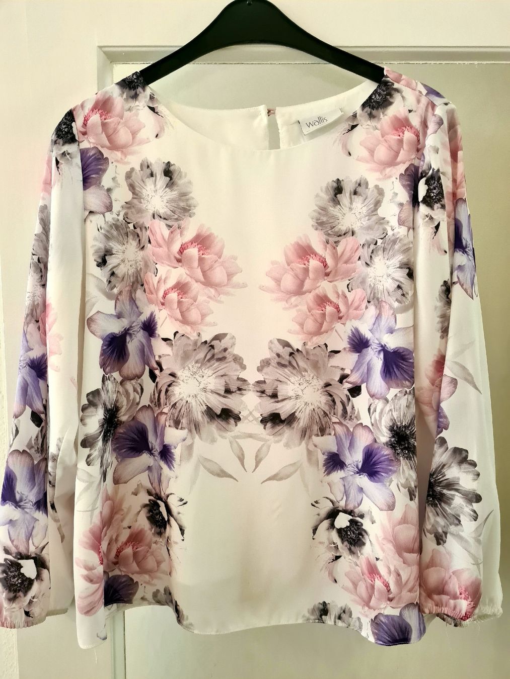 Camicette: Bluse mit wunderschönem floralen Muster von Wallis Gr. 46 – Usato da Zürich venduto da nel_k752