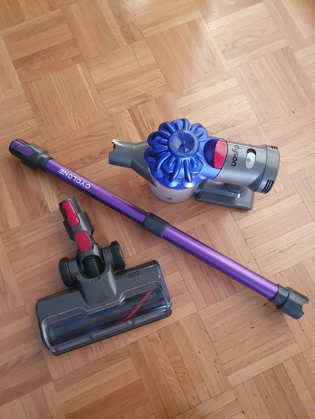 Dyson Aspirapolveri & Accessori: Dyson V7 avec brosses Led, batterie à remplacer – Usato da Prilly venduto da RoDyRe 1