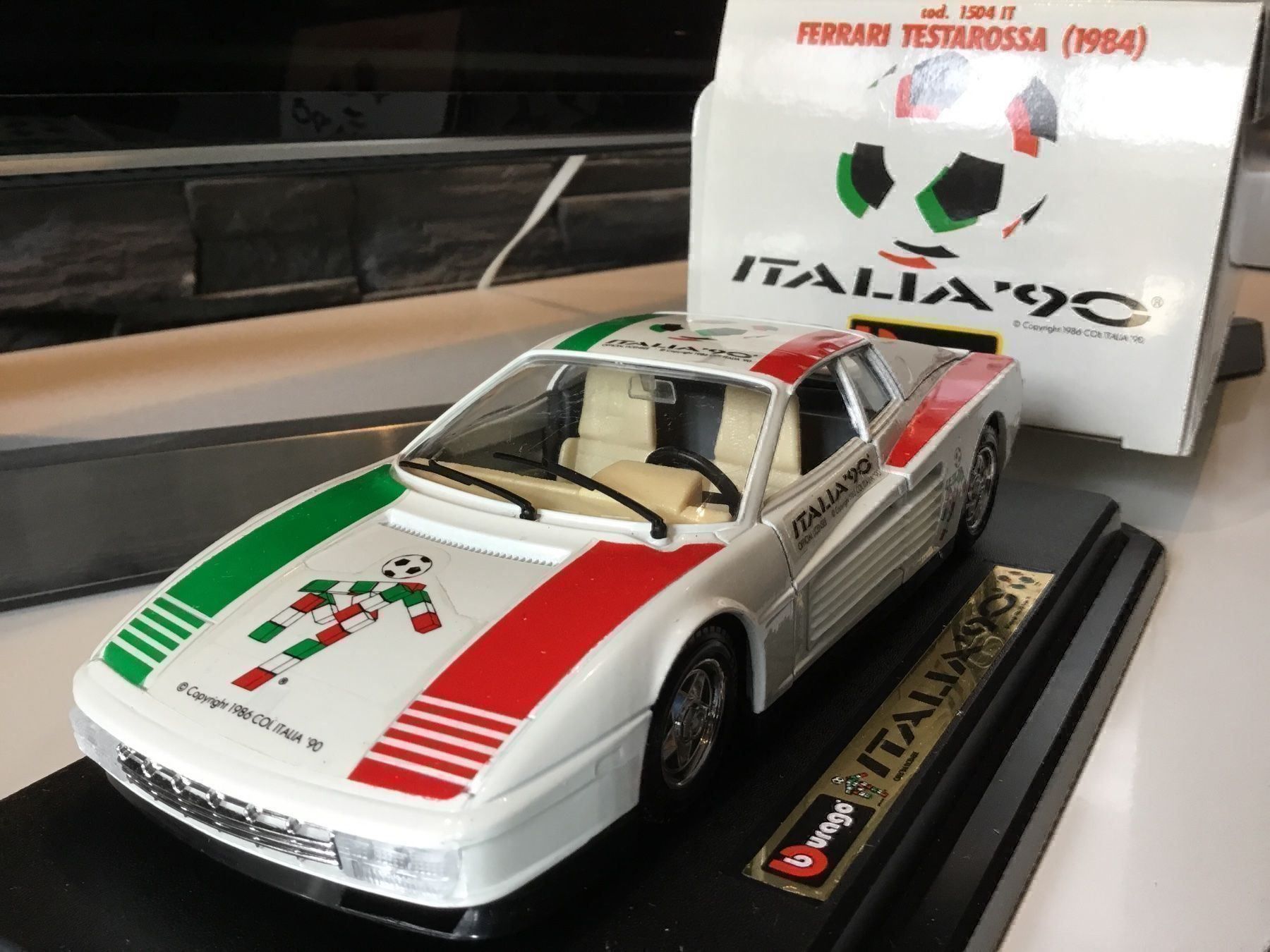 Ferrari Modellautos: FERRARI TESTAROSSA (1984), Massstab 1:24 – Neu und originalverpackt aus Erlenbach im Simmental von Model_box 4