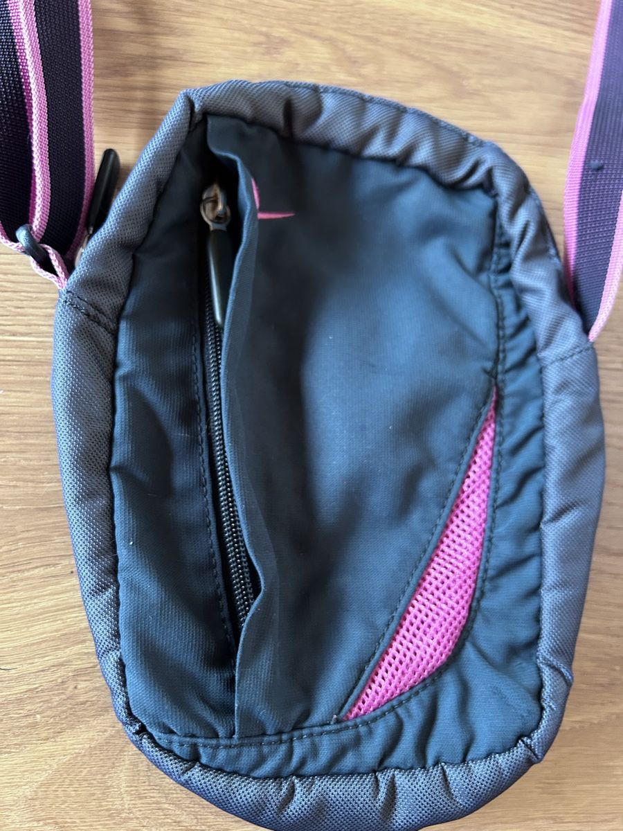 Nike Borse: Vintage Nike Umhängetasche – Usato da Einigen venduto da Babychilli 1