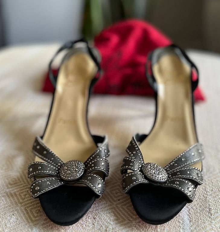 Scarpe da donna: Sandalen mit Strass-Schleife – Usato da Zürich venduto da Fashionchick 1