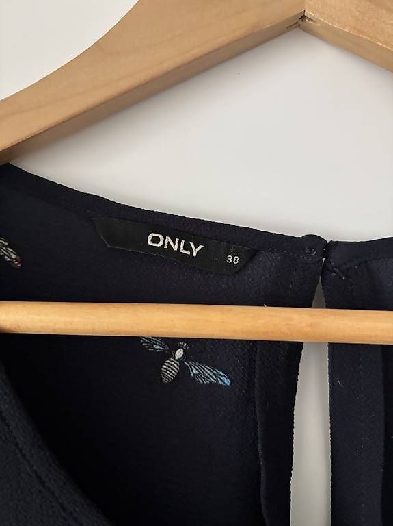 Blusen: Only Bluse, Grösse m – Gebraucht aus Uetikon am See von Laura__S 1