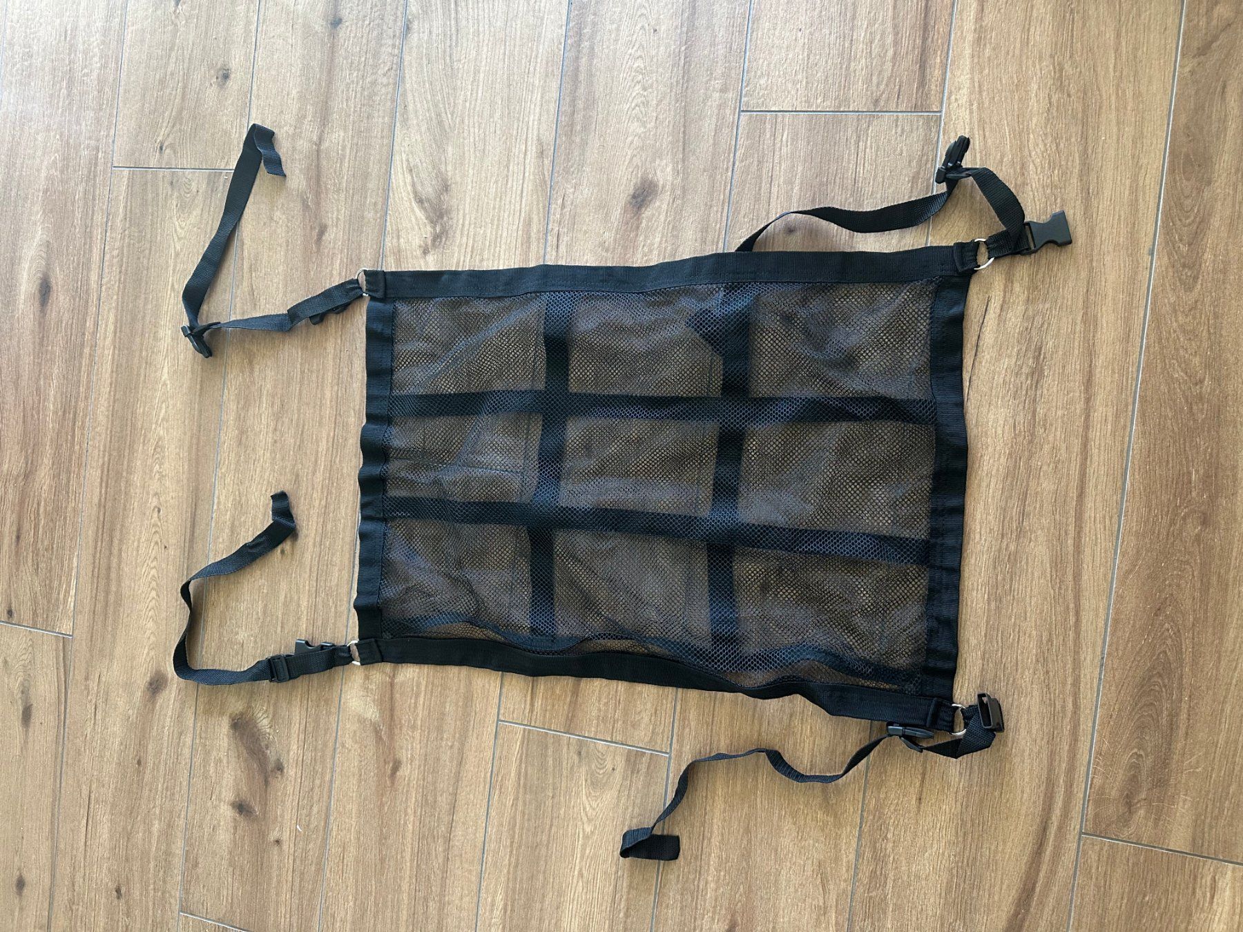 Supporti a parete: Filet de rangement ajustable pour toit de voiture – Usato da Payerne venduto da pop_ghf9 1