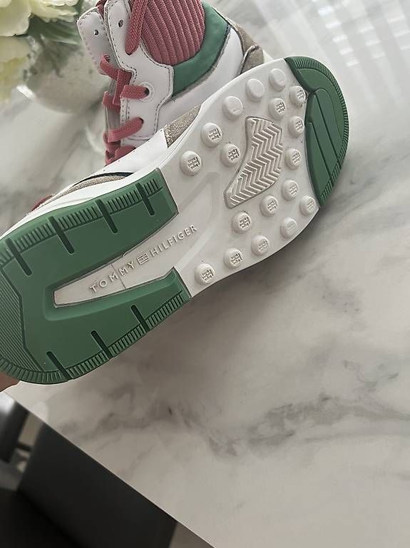 Schuhe für Mädchen: Basket pour les filles TommyHilfiger – Gebraucht aus Bulle von Preteni 4