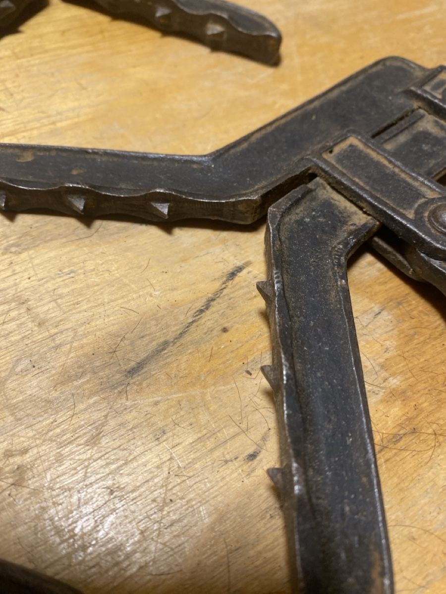 Pinze: Ensemble de 4 pinces à bois anciennes – Usato da Corcelles NE venduto da Avossouhaits 1