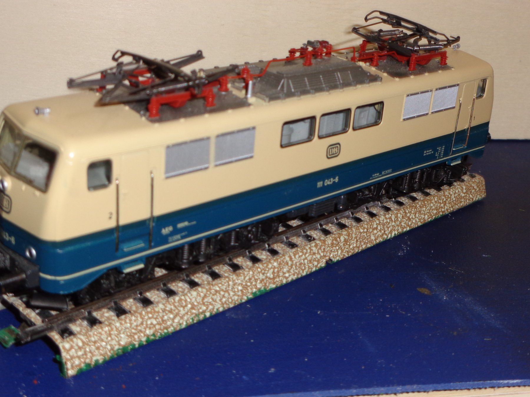 Märklin Modellini di ferrovie: Elektrolokomotive DB 111 043-6 Modellbahn – Usato da Untersiggenthal venduto da Franz070 2