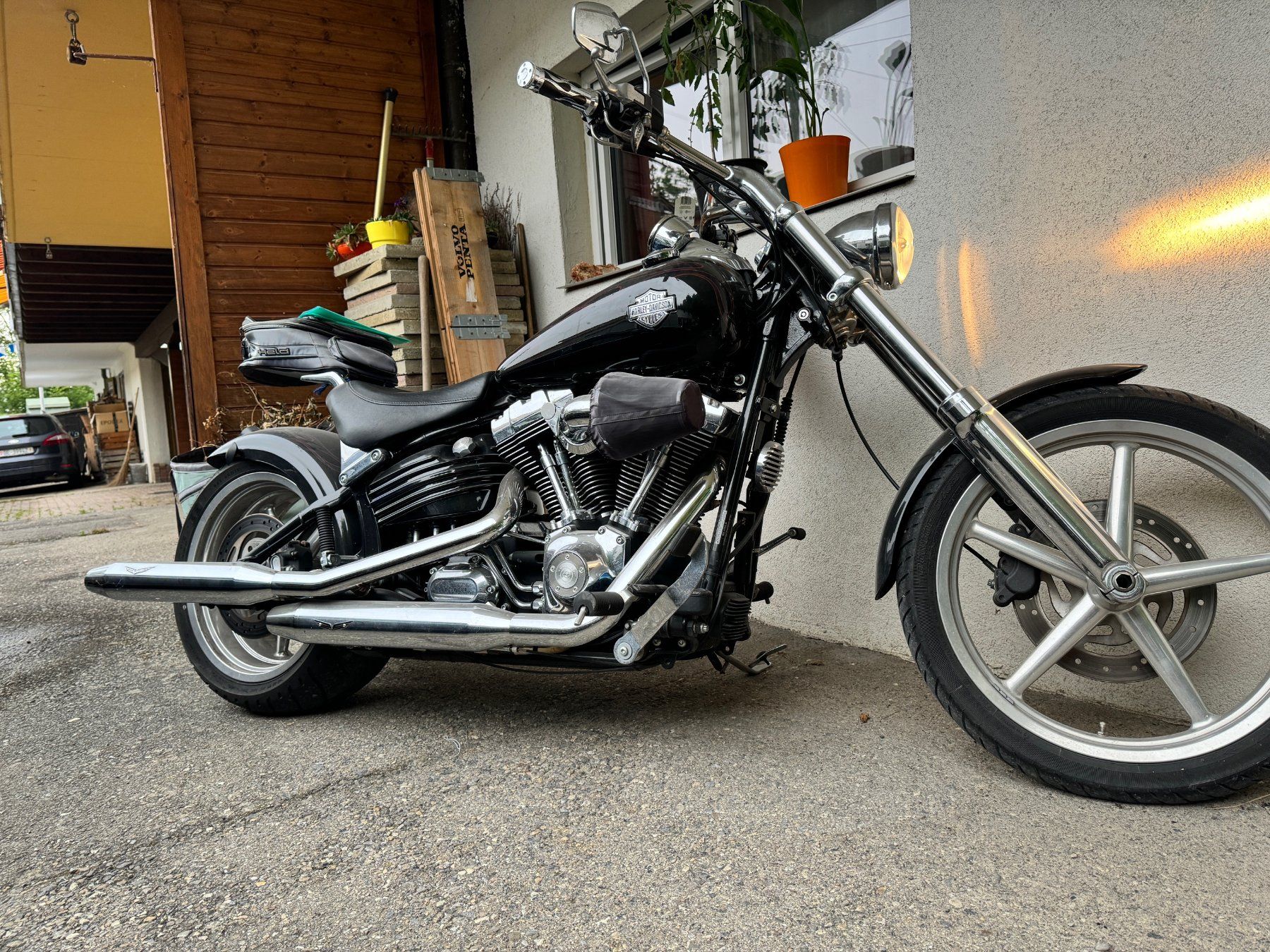 Harley-Davidson Chopper: HARLEY DAVIDSON FXCWC ROCKER C - EINTAUSCH MÖGLICH – Usato da Avenches venduto da BOOTTRANSPORTE