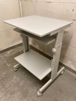 Computertisch höhenverstellbar mit Ablagen weiss