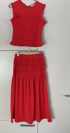 Uniqlo Red Smocked Set (Top + Skirt) – Japan, Größe M