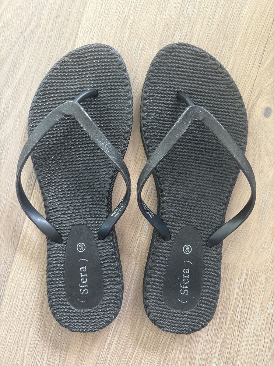 Scarpe da uomo: Flipflops mit Glitzer, Gr 39 – Usato da Lausen venduto da Puper03
