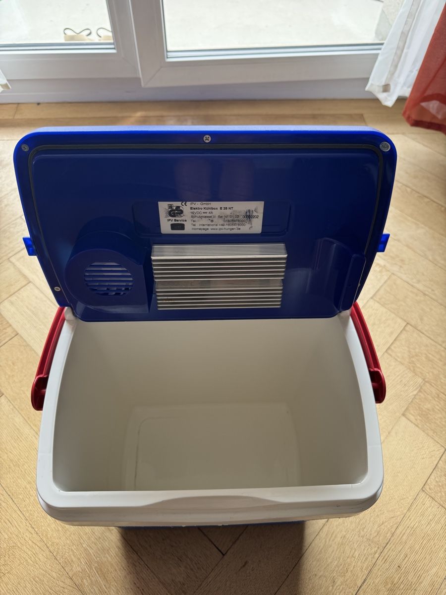 Réfrigérateurs et refroidissement: Elektrische Kühlbox fürs Auto – D'occasion à Fribourg par sam_657w 1