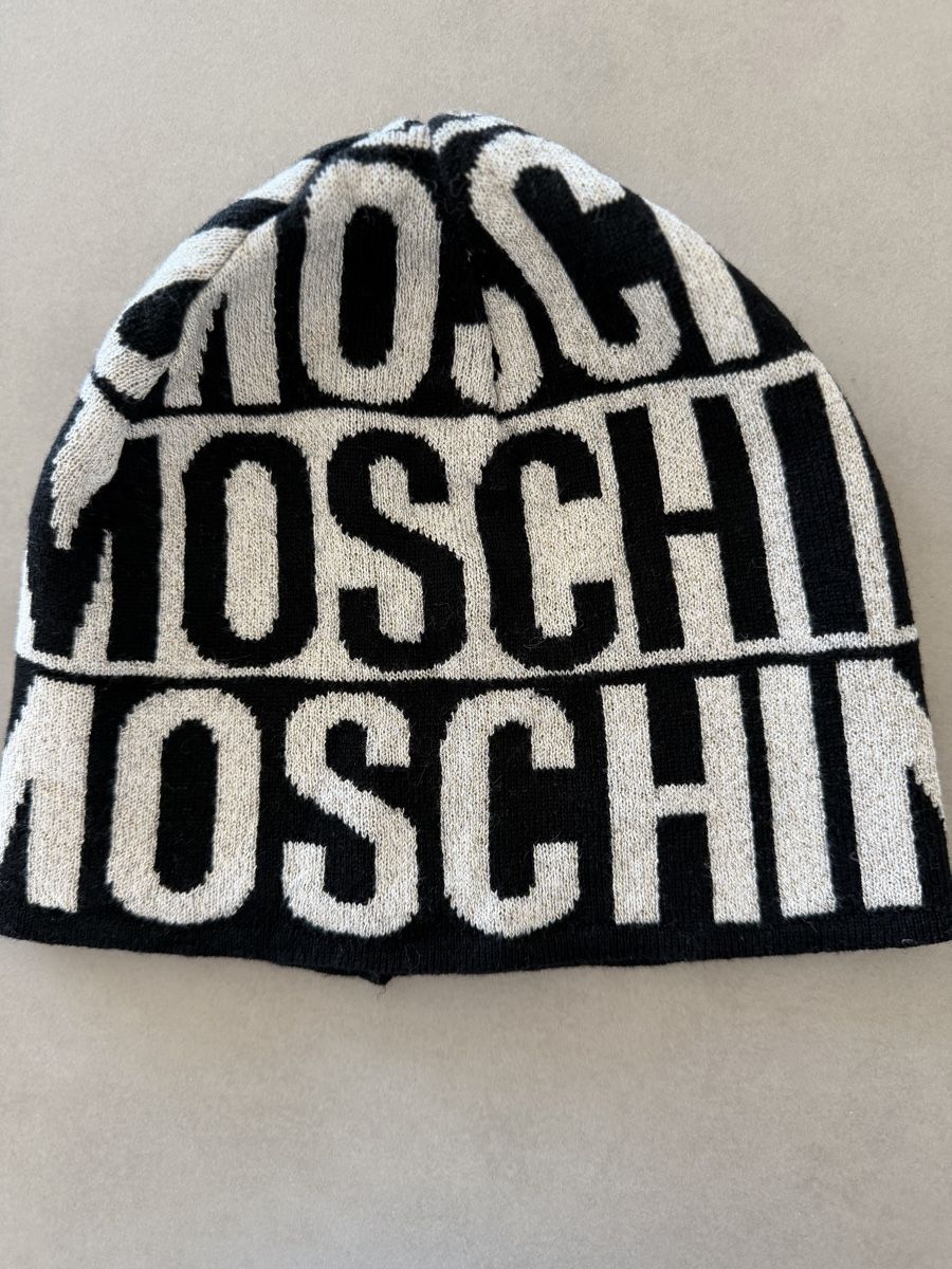 Moschino Copricapi, berretti & cappellini: Cappello Moschino originale, lana e viscosa. Nero e oro – Nuovo (secondo la descrizione) da Castel San Pietro venduto da mih_l86g
