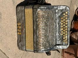Hohner Club IIB VICTORIA Handharmonika mit antiken Noten