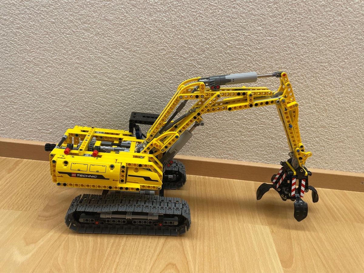 Lego Spielzeuge: Lego Technic Raupenbagger 42006 ab 1.- – Gebraucht aus Fischingen von black_flat6