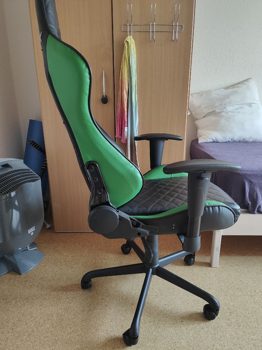 Sedie: Gaming Stuhl,Schwarz/Grün – Usato da Samstagern venduto da Schnorchel 1