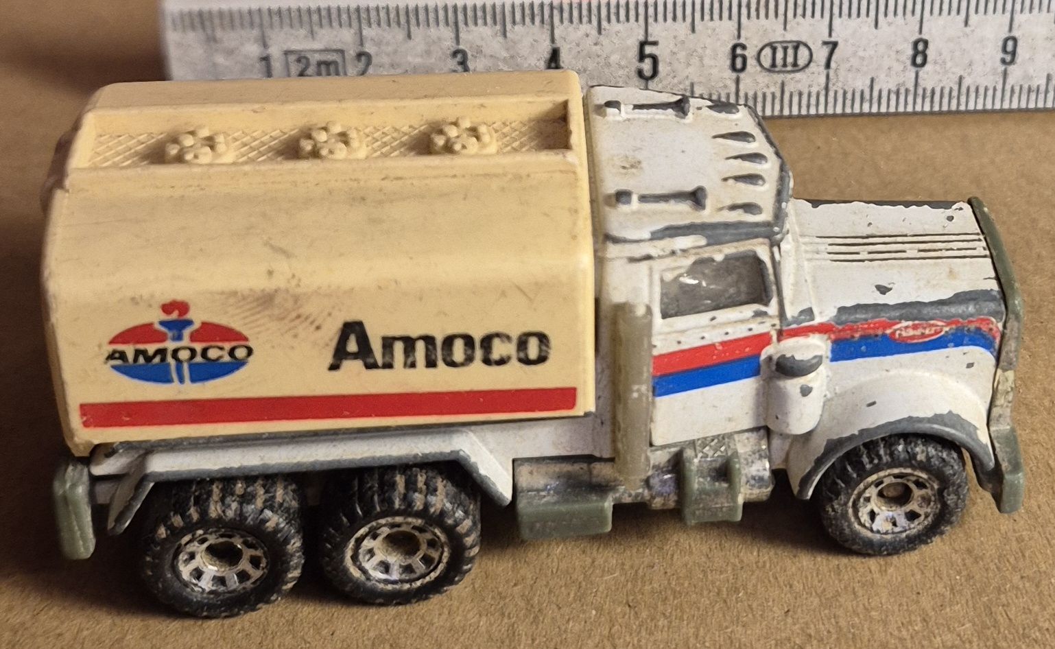 Matchbox Modellini d'auto: Matchbox Peterbilt Tanklaster Amoco 1981, Bespielt! – Usato da Halten venduto da GiMu.84 4