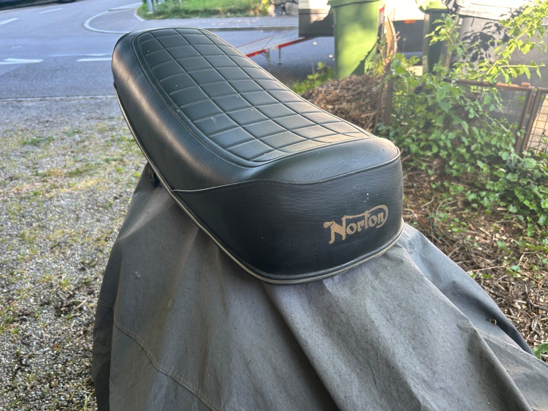 Norton Tutti i ricambio per moto: Sattel für Motorrad Norton Commando – Usato da Maur venduto da Lechh