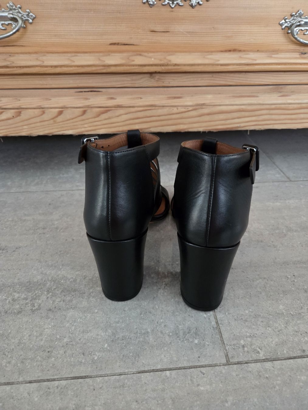 Givenchy Scarpe da donna: schöne Sandalen, Givenchy – Usato da Wiesendangen venduto da Sinhuk 3