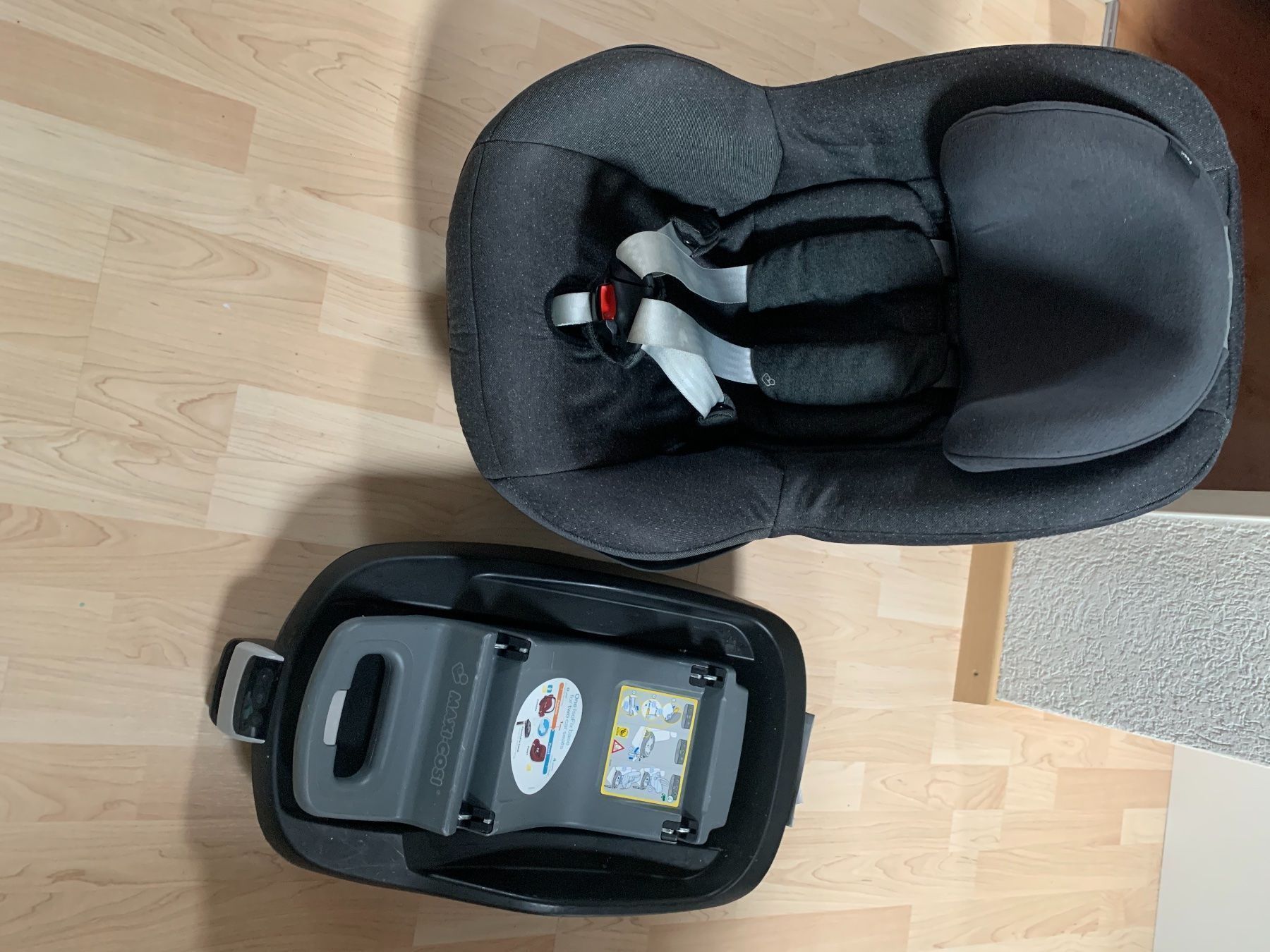 Maxi-Cosi Seggiolini per auto: Maxi Cosi inkl Station – Usato da Zürich venduto da pilot33
