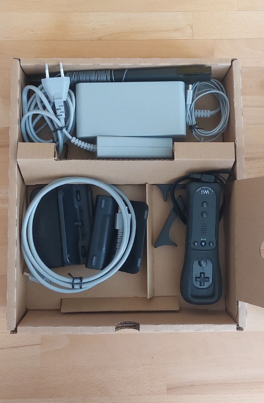 Nintendo Konsolen: Nintendo Wii U - Super Mario Maker Edition – Gebraucht aus Nottwil von  2