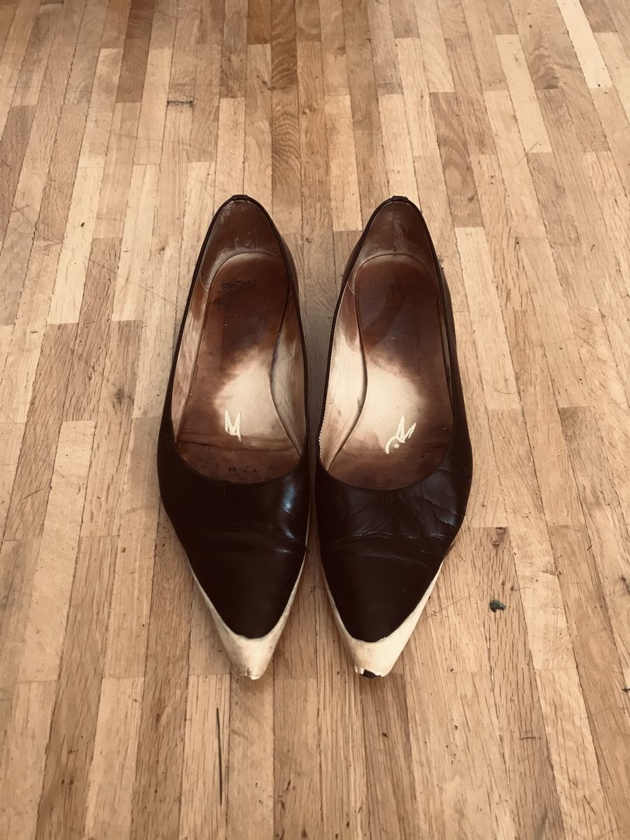 Damenschuhe: schwarz-beige Pumps mit kitten heels – Gebraucht aus Zürich von Maxim0357