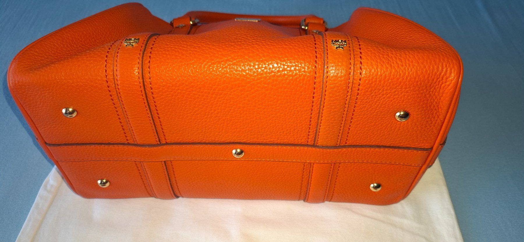 Mcm Sacs femmes: MCM mittelgrosse Tasche mit Schulterriemen – Neuf (Voir description) à Weggis par Jhmathis 4