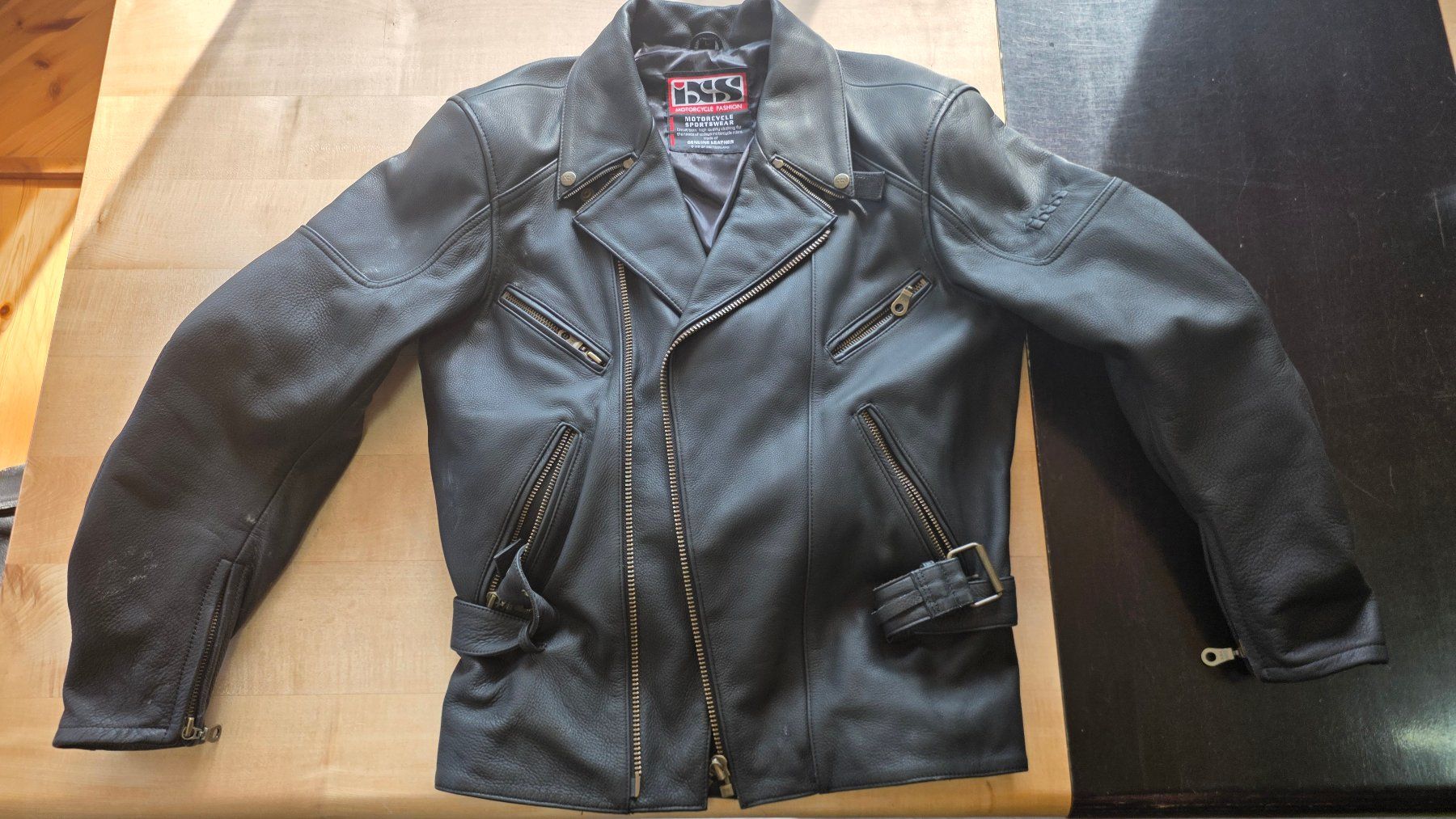 IXS Giacche: Leder Motorrad Jacke mit Protektoren Gr.L – Usato da Schönengrund venduto da nae_8cty