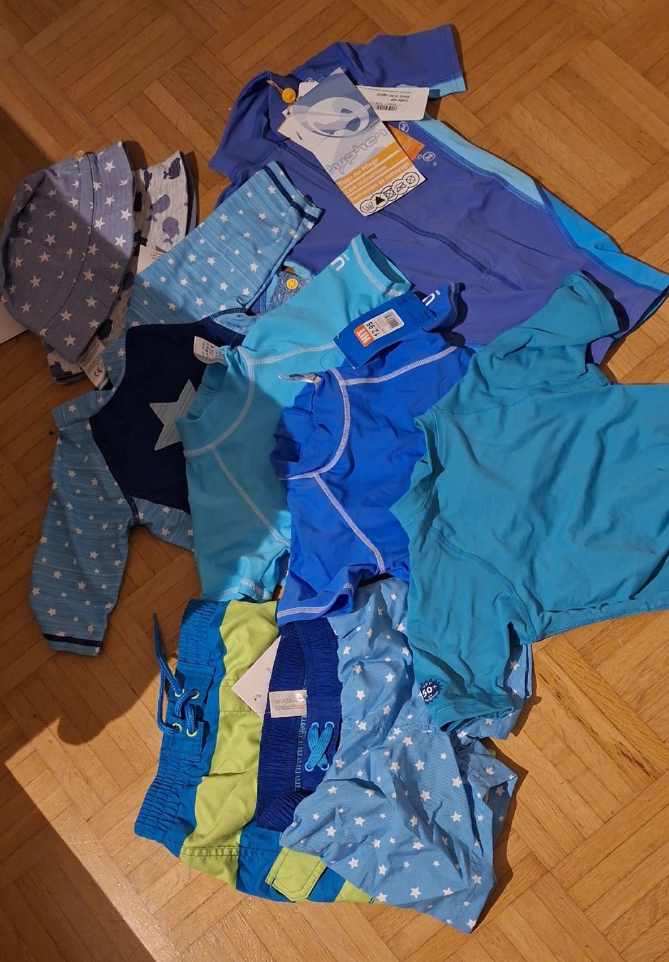 Lotti & Set di vestiti: kinderkleiderset – Nuovo e nell'imballaggio originale da Tuggen venduto da Karin026